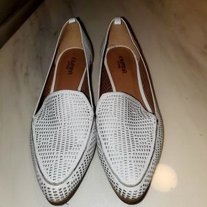 Crown Vintage SZ 8, white leather detailed shoes